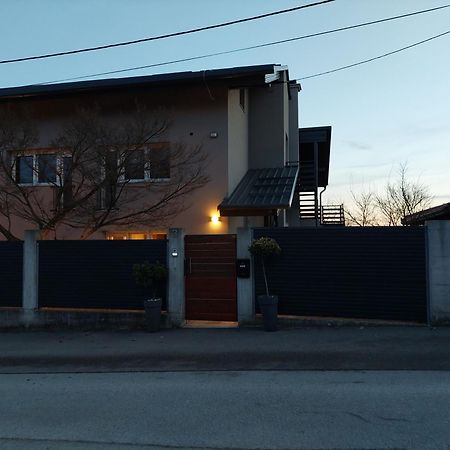 Apartman Masha Карловаць Екстер'єр фото